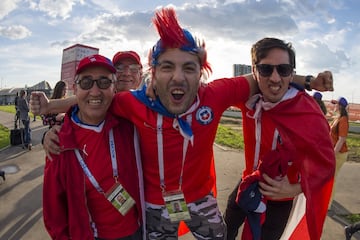 Los hinchas chilenos animaron el ambiente en Moscú