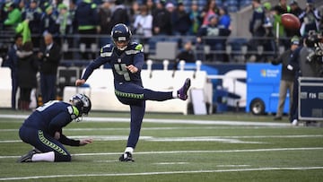 SEATTLE, WA - JANUARY 07: Steven Hauschka #4 of the Seattle Seahawks warms up prior to the NFC Wild Card game against the Detroit Lions at CenturyLink Field on January 7, 2017 in Seattle, Washington.   Steve Dykes/Getty Images/AFP
 == FOR NEWSPAPERS, INTERNET, TELCOS &amp; TELEVISION USE ONLY ==