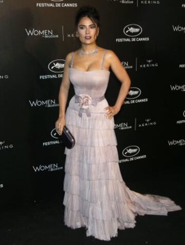 . Cannes (France), 15/05/2016.- Mexican actress Salma Hayek arrives for the Kering Women in Motion Honor Awards during the 69th annual Cannes Film Festival in Cannes, France, 15 May 2016. The festival runs from 11 to 22 May. (Cine, Francia) EFE/EPA/GUILLAUME HORCAJUELO