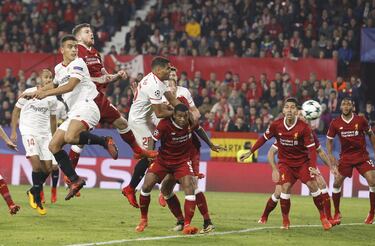 1-3. Ben Yedder marcó el primer gol en un remate de cabeza.