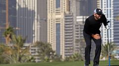 Sergio Garcia of Spain plays a shot during the third round of the Omega Dubai Desert Classic at the Emirates Golf Club on February 4, 2017 in Dubai. / AFP PHOTO / KARIM SAHIB