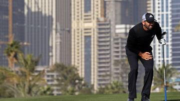 Sergio Garcia of Spain plays a shot during the third round of the Omega Dubai Desert Classic at the Emirates Golf Club on February 4, 2017 in Dubai. / AFP PHOTO / KARIM SAHIB
