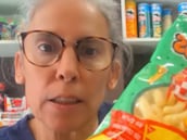 Le llegan los nuevos fritos a la dueña de la tienda y entra en cólera al descubrir los precios