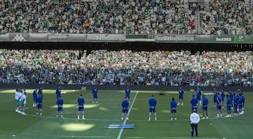 La primera plantilla del Real Betis se entrenó este martes por la tarde ante unos 10.000 aficionados verdiblancos, que apoyaron al equipo horas antes de que viajar a Valencia para jugar la vuelta de la semifinal de la Copa del Rey.