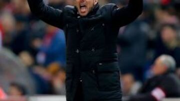 Simeone, gesticulando durante el partido.