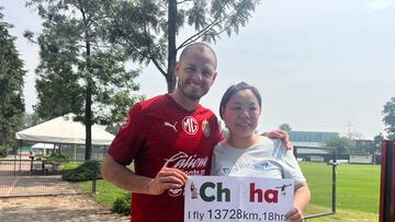 Fan de ‘Chicharito’ viajó desde Hong Kong para conocerlo