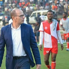 "En la RD del Congo, cuando un jugador lo hace bien la afición le lanza billetes"