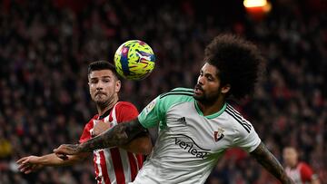 Athletic Bilbao's Spanish forward Gorka Guruzeta (L) vies with Osasuna's Spanish defender Aridane during the Spanish League football match between Athletic Club Bilbao and CA Osasuna at the San Mames stadium in Bilbao on January 9, 2023. (Photo by ANDER GILLENEA / AFP)