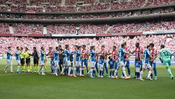 17/04/22  PARTIDO PRIMERA DIVISION 
ATLETICO DE MADRID - RCD ESPANYOL
SALUDOS CENTRO DEL CAMPO EQUIPOS 
