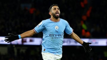 Riyad Mahrez, jugador del Manchester City, celebra un gol.