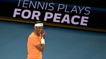 El tenista español Rafael Nadal reacciona durante el torneo benéfico previo al Open de Australia 2023.