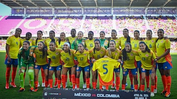 USA3771. ORLANDO (ESTADOS UNIDOS), 06/04/2024.- Las jugadoras de Colombia forman este sábado, durante un partido amistoso disputado entre las selecciones femeninas de Colombia y México en el Orlando City Stadium en Orlando, Florida (EEUU). Un gol de la mundialiata Catalina Usme dio el triunfo este sábado por 1-0 a la selección femenina de Colombia sobre la de México en partido amistoso realizado en el Orlando City Stadium en Orlando. EFE/Miguel Rodríguez
