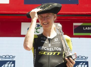 La ciclista australiana de Mitchelton Lucy Kennedy ha hecho historia al proclamarse vencedora de la primera edición femenina de la Clásica de San Sebastián. 





 LUCY KENNEDY