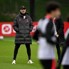 Klopp intenta levantar a un equipo con problemas