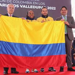 Delegación colombiana recibe la bandera para los Bolivarianos