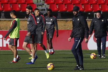 Sevilla: Max Wöber makes the list for first leg tie against Barça