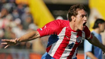 Carlos Gamarra durante un partido con la selecci&oacute;n de Paraguay.