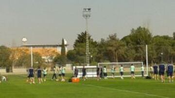 Gerard Piqu¨¦ no se ejercita con el equipo en Paterna