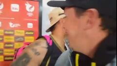 Diego “Mono” Sánchez pasa por zona mixta tras ganarle a Colo Colo y esto hace con el alcalde