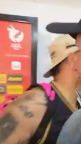 Diego “Mono” Sánchez pasa por zona mixta tras ganarle a Colo Colo y esto hace con el alcalde