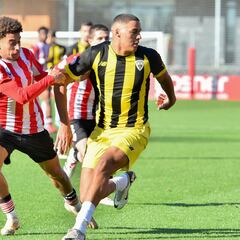 La locomotora Sannadi somete al Bilbao Athletic en Lezama