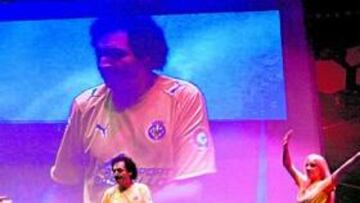 <b>INVITADO ESPECIAL. </b>El cantante argentino Alcides amenizó la gala al ritmo de Violeta, la sintonía talismán de los amarillos.