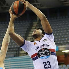 Obradoiro coge aire tras ganar al Gipuzkoa Basket
