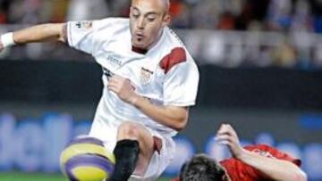 <b>EL PENALTI. </b>En esta acción de Javi García comenzó el conflicto.