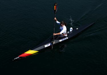Anja Adler, del equipo alemán, se dirige a la salida.