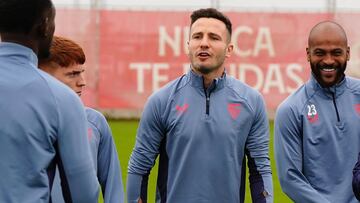 Saúl Ñíguez, en el entrenamiento del Sevilla este día.