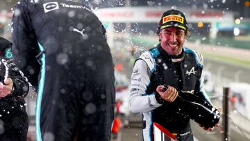 Hamilton volvió a ganar desde la pole y Verstappen remontó del séptimo en parrilla a la segunda posición, salvó una sanción por no levantar con doble bandera amarilla el sábado. Alonso, que partió tercero, acabó en esa posición con el Alpine y logró su primer podio en siete años y el 98º de su carrera en la Fórmula 1. 