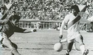 La indumentaria con que jugó Perú en la Copa del 1957.