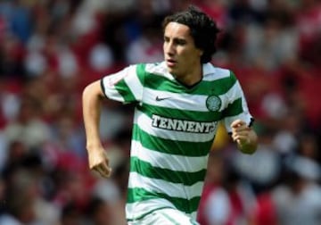 En la 2010-11, el defensa mexicano fue contratado por el Celtic de Escocia, tras un corto paso en el club, fue prestado al Zaragoza, quien también prescindió de sus servicios. Terminó de regreso en México con el América. 