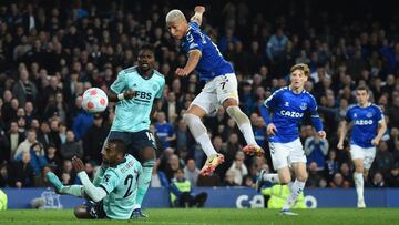 Soccer Football - Premier League - Everton v Leicester City - Goodison Park, Liverpool, Britain - April 20, 2022 Everton's Richarlison scores their first goal REUTERS/Peter Powell EDITORIAL USE ONLY. No use with unauthorized audio, video, data, fixt