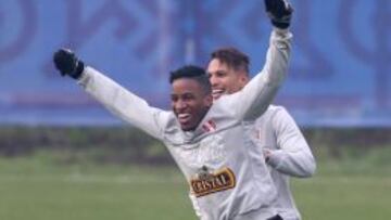 Jefferson Farfán sería de la partida ante Bolivia este jueves.