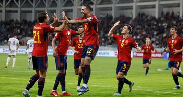 0-2 Mikel Oyarzabal celebra con Joselu el segundol gol que marca en el minuto 21 de encuentro.