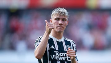 Soccer Football - Premier League - Arsenal v Manchester United - Emirates Stadium, London, Britain - September 3, 2023 Manchester United's Rasmus Hojlund looks dejected after the match Action Images via Reuters/John Sibley EDITORIAL USE ONLY. No use with unauthorized audio, video, data, fixture lists, club/league logos or 'live' services. Online in-match use limited to 75 images, no video emulation. No use in betting, games or single club /league/player publications. Please contact your account representative for further details.