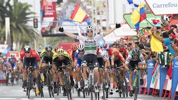 El ciclista irlandés Sam Bennett celebra una victoria al esprint en la Vuelta a España.