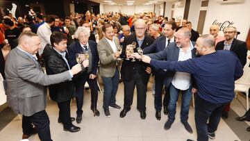 Brindis navide&ntilde;o en la Agrupaci&oacute; de Penyes.