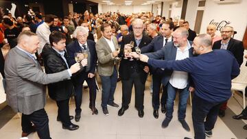 Brindis navideño en la Agrupació de Penyes.