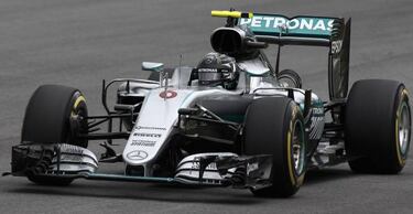 Brazilian Grand Prix: Rosberg pips Hamilton in final practice