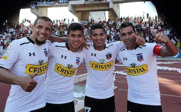 Esteban Paredes cumple 37 años de edad. En su carrera profesional ha jugado en Santiago Morning, Puerto Montt, Pachuca Junior de México, Cobreloa, Colo Colo, Atlante y Querétaro de Mexico. En la selección chilena participa regularmente desde 2006.