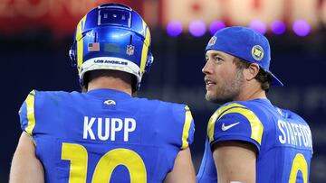 GLENDALE, ARIZONA - JANUARY 13: Matthew Stafford #9 of the Los Angeles Rams speaks with Cooper Kupp #10 during the fourth quarter against the Minnesota Vikings during the NFC Wild Card Playoff at State Farm Stadium on January 13, 2025 in Glendale, Arizona. Christian Petersen/Getty Images/AFP (Photo by Christian Petersen / GETTY IMAGES NORTH AMERICA / Getty Images via AFP)