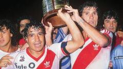 Am&eacute;rico Gallego celebra con Ruggeri el campeonato de la Copa Libertadores en 1968.