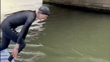 Ministra de deportes se arroja al Sena para demostrara que esta listo para Juegos Olímpicos