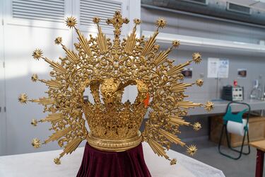 La corona de la Virgen de los Afligidos también tendrá que ser evaluada tras el incendio. 