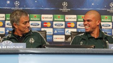 Pepe y Mourinho en una rueda de prensa.