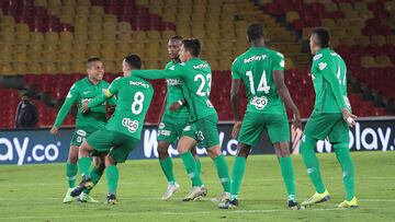 Jugadores de Atlético Nacional en el partido ante Millonarios en El Campín