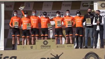 Los corredores del Euskaltel, en el podio de la Cl&aacute;sica de la Comunitat Valenciana 2021.