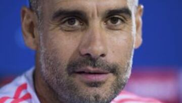 KNE009 MÚNICH (ALEMANIA), 28/09/2015.- El entrenador del Bayern de Múnich, Pep Guardiola durante la rueda de prensa del equipo celebrada en Múnich, Alemania hoy 28 de septiembre de 2015. El Bayer de Múnich se enfrenta al Dinamo de Zagreb en el partido de fase de grupos de la Liga de Campeones. EFE/Peter Kneffel
